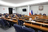 Szybka odprawa na koszt Senatu Koniec darmowych wygód dla senatorów? Teraz podatnik zapłaci za ich „Fast Track” na lotniskach