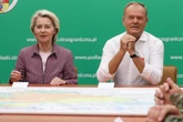 Zdjęcie obiegły sieć Tusk i von der Leyen złapani za ręce. Wszystko zostało uwiecznione