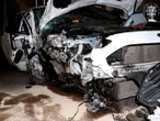 Od kierowcy wyczuli woń alkoholu 44-latek roztrzaskał auto na drzewie. Ford został zmiażdżony