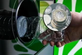 PIGUŁKA WIEDZY Nowy system kaucyjny rusza 1 października. Jak to działa? Recyklomaty w Warszawie