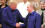 Politycy spijają sobie z dziubków Przyjaźń Trumpa z Putinem trwa od dekady. Poznaj historię tej toksycznej relacji