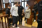 Maciej H. zginął od ciosów nożem Proces o zabójstwo na Nowym Świecie. Świadek usłyszał: „ja go, k***a, pociąłem!”. Ale czy powiedział to oskarżony?