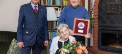 Najlepsze życzenia! Z miłości do matematyki i ludzi! Pani Halina z Bydgoszczy świętuje stulecie