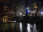 Jak on to zrobił? Kurier wpadł busem do miejskiej fosy. Pojazd prawie zatonął! Szok w centrum Wrocławi…