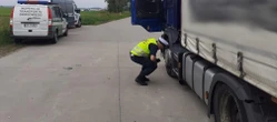 Takie szroty wciąż jeżdżą po naszych drogach! Druty wystają z opon, a hamulce nie ...