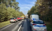 Wielogodzinne utrudnienia Autobus z dziećmi zderzył się z cysterną na DK 10 pod Piłą! Trwa akcja ratunkowa