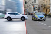 DRAMATYCZNA HISTORIA 29-latek zmiótł policjanta z drogi i przewiózł go na masce. Sceny jak z filmu!