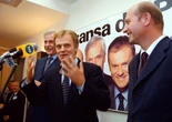 Wielkie zmiany w partii Donalda Tuska Tusk wyprowadzi sztandar Platformy? Po niemal 25 latach może zniknąć jeden z najbardziej znanych partyjnych szyldów