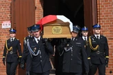 Strażak zginął w płonącej hali. Ten widok na pogrzebie poruszy każdego
