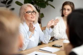 Strefa psychologii Naukowcy wyróżnili sześć cech fajnych osób. Tak zachowują się ludzie lubiani