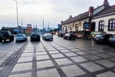 Parkowanie w mieście Samowolka przed szczecińskim dworcem. Z ładnego placu zrobił się dziki parking
