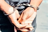 Policjanci w akcji Rozbój w biały dzień! 22‑letni Kolumbijczyk zatrzymany po napadzie na kantor