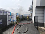Kłęby czarnego dymu nad miastem Pożar w centrum Tarnowa. Płonęło składowisko materiałów budowlanych