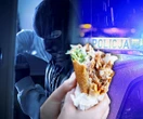 Titelitury wrócił na swoje miejsce Ukradł rzeźbę i ruszył świętować zdobycie łupu! Kebab, drinki i… zaskakujący finał!