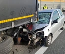 Wypadek samochodowy Groza na A1. Wjechał autem w tył ciężarówki. Zdjęcia mówią bardzo wiele