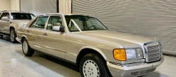 Ma 36 lat i przejechał mniej niż 5000 km. Ile kosztuje dziś ten Mercedes Klasy S W...
