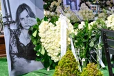 Pogrzeb 25-letniej Soni Białe róże i łzy. "Pękło nam serce". Rodzina i przyjaciele pożegnali Sonię Szklanows…