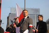 Mocny przekaz Celebrycko-polityczna afera w rocznicę wybuchu Powstania Warszawskiego! Gwiazda "Na Wspólnej" uderza w Roberta Bąkiewicza