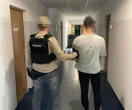 NAJDZIWNIEJSZE SKRYTKI Narkotyki zamiast batonów. Młody diler z Piaseczna ukrywał substancje w zaskakującyc…