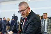 debata republiki „Jak idzie wdeptywanie w ziemię Włodzimierza Putina?” Nagłe pytanie Brauna do Hołowni