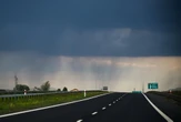 Burze w Polsce Potężne nawałnice nad Polską! Grad i ulewy na południu