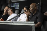 Zdjęcia Nie do wiary, gdzie został przyłapany Mike Tyson! 58-latkowi towarzyszyła piękna żona