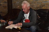 Warto tam przyjść! Rywalizacja i spotkania z legendami. Toruński lokal zaprasza