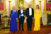 DUŻO ZDJĘĆ Trumpowie na królewskim balu! Melania przyćmiła nawet królową