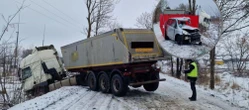 Koszmar na drodze 19-latek huknął hondą w ciężarówkę. Młody kierowca zginął na miejscu