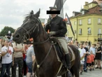 Był bardziej tolerancyjny? Jaszczur z zarzutami. Jego pasierbica to gwiazda "Barw szczęścia". Wychował ją ojczym