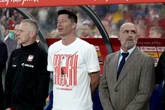 Fani wieszczą problemy Tak wyglądało spotkanie Lewandowskiego z Probierzem. Zachowanie piłkarza mówi wszyst…