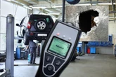 Szok! Dwa promile i auto w ścianie! Diagnosta zdemolował auto