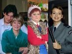 27 lat od premiery kultowego serialu „Złotopolscy” byli jak niedzielny rosół u babci. Ciepło, ale czasem wrzało. Miłości,…