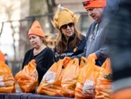 Ameryka świętuje przy suto zastawionych stołach. W NYC miliony liczą na pomoc banków…