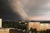 PRZYGOTUJ SIĘ! Potężne burze z gradem i silny wiatr! IMGW ostrzega. Gdzie będzie najgorzej?