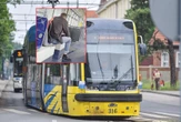 Coś podobnego! Zrobił TO w tramwaju na oczach pasażera. Nagranie