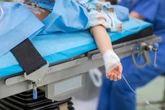 Śledztwo prokuratury Leczyła nowotwory przemysłowymi kroplówkami. Zarzuty dla 32-latki
