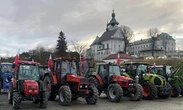 Strajk rolników Rolnicy zebrali się pod sanktuarium. Ciągniki ruszają na Tarnów! Będą gigantyczne ut…