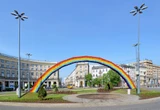 Z miasta Nie będzie powrotu tęczy na plac Zbawiciela. Zamiast niej - kwietnik