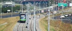 Duże problemy Miały być "szybkie", jeżdżą wolniej niż rowery. Co się dzieje z tramwajami na Prawob…