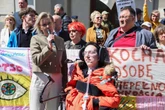 TO DLA NICH BYĆ ALBO NIE BYĆ Wielki protest przed KPRM. Osoby z niepełnosprawnościami mówią dość