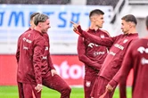 Zdjęcia z reprezentacji Ale im wesoło! Polscy piłkarze śmieszkują na treningu tuż po rezygnacji Lewandowskie…