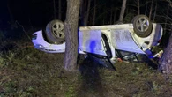 O krok od tragedii! Koszmarne dachowanie na DK 10! W środku pojazdu były małe dzieci