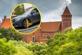 Koniec tolerancji! Mistrzowie parkowania na starówce. "Turyści wolą zamek niż Twoją Dacię"