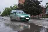 OSTRZEŻENIA IMGW Czarne chmury nad Polską. Tu samochody już pływają! Gdzie będzie burza?