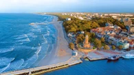 Szok! To najbardziej tętniąca życiem plaża nad Bałtykiem! Znajduje się w uzdrowiskowej miejscowości