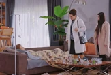 Tureckie seriale Miłość i nadzieja, odcinek 331: Cavidan wrobi Silę w zabójstwo Hulyi! Podmieni witaminy na truciznę! - ZDJĘCIA