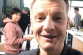 Ale wpadka na planie M jak miłość! Rafał Mroczek chciał się pochwalić przyjacielem...
