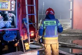Na miejscu 19 zastępów Dwóch strażaków rannych w pożarze chemikaliów! Dramat w Niedzielę Wielkanocną w Brze…