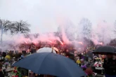 jasne odniesienie Kibice GKS-u Katowice odpalili race na pogrzebie Jana Furtoka. Ważna symbolika, tak …
